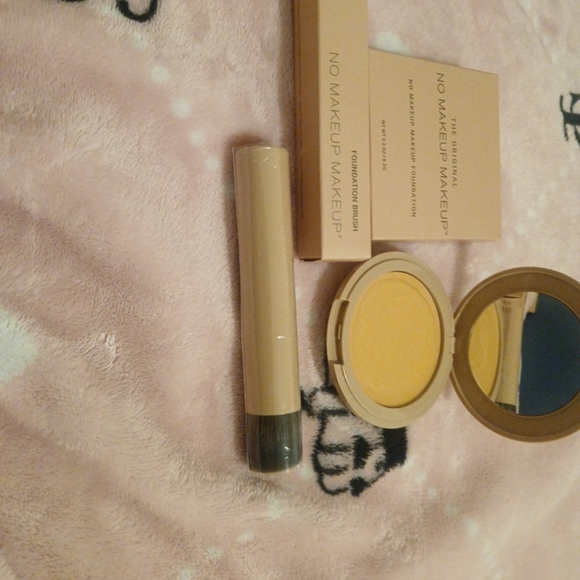 no makeup makeup Other - No Makeup Makeup Foundation With Foundation Brush